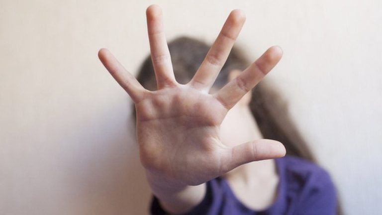 La Pampa: condenan a un policía por exhibirle pornografía a su hija de 13 años