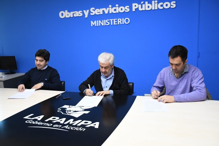 Firma de convenio entre el Ministerio y Villa Mirasol asegura limpieza canal que forma parte de la “obra de los Daneses”