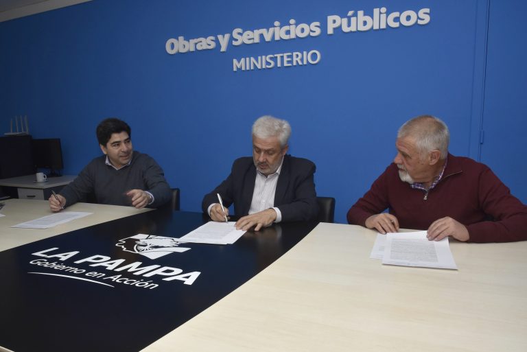 Firmaron convenios de Propays para Vértiz y Metileo