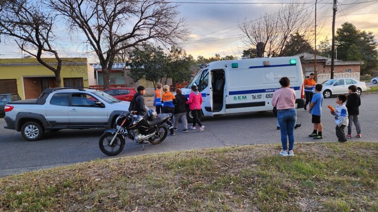 Choque entre camioneta y moto en intersección de calle 115 y 32, conductores sin lesiones graves
