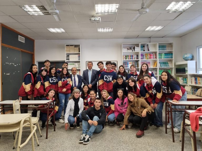Educación + Justicia: funcionarios de General Pico visitaron el Colegio Secundario Witralén, en Realicó