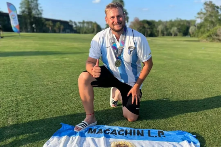 El pampeano subcampeón mundial de futgolf, Brian Villarreal, afirmó que “es mucho más golf que fútbol” y plasmó el deseo de traer el deporte a Pico