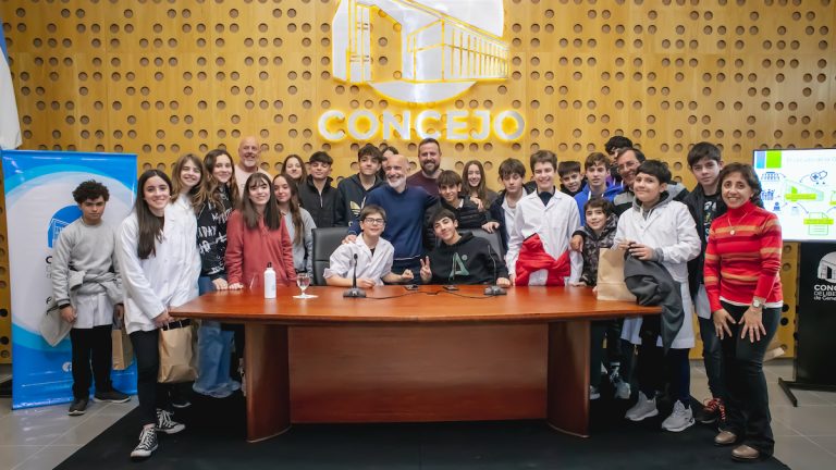 Estudiantes del Colegio Secundario Normal se sumergen en el mundo legislativo durante su visita al Concejo Deliberante