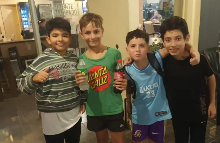 Cuatro nenes de Córdoba devolvieron $50.000 que encontraron en la calle: buscaron a los dueños por toda la ciudad