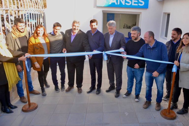 Wado de Pedro inauguró nueva oficina de la ANSES en Santa Isabel y propone un pacto federal del agua