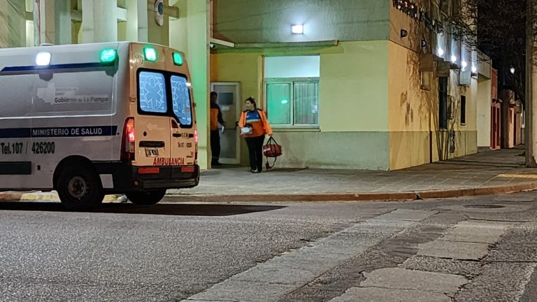 Herido de arma blanca, un hombre se presentó en la Comisaría Segunda y fue trasladado al Centeno
