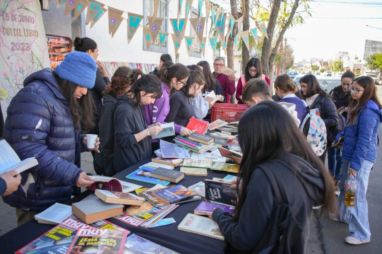 Celebración literaria en General Pico: más de 600 libros ‘liberados’ en la gran suelta