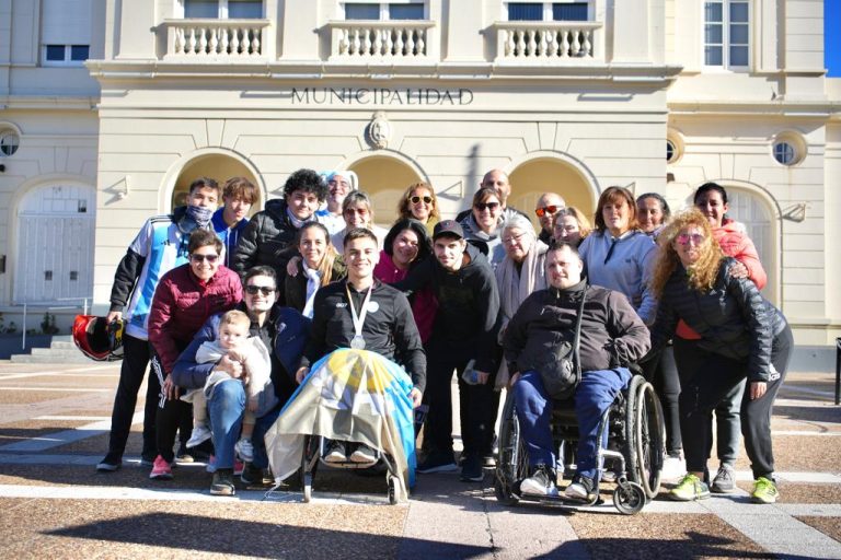 Recibieron al campeón Parapanamericano Valentín Gómez