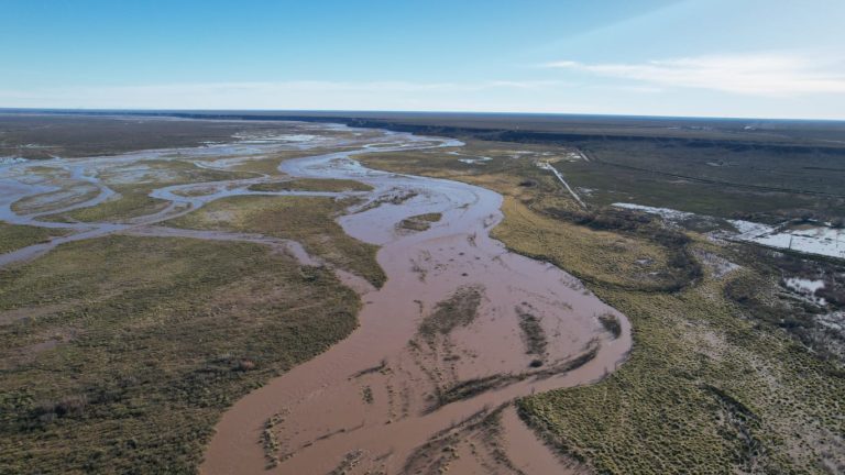 Notable crecida del embalse Casa de Piedra tras fuertes lluvias: mirá el video
