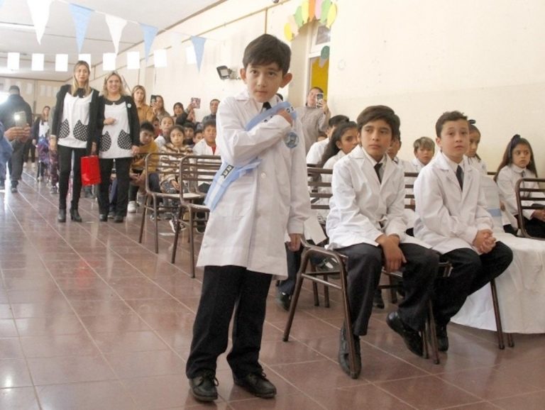 San Juan: prometió lealtad a la bandera e hizo que toda una escuela no pudiera contener las lágrimas