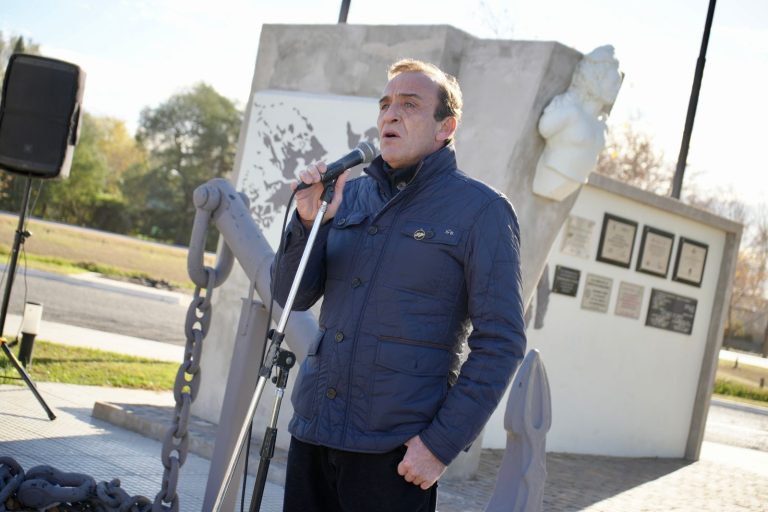 Conmemorando la reafirmación de los derechos argentinos sobre las Islas Malvinas: Un llamado a la unidad y la perseverancia