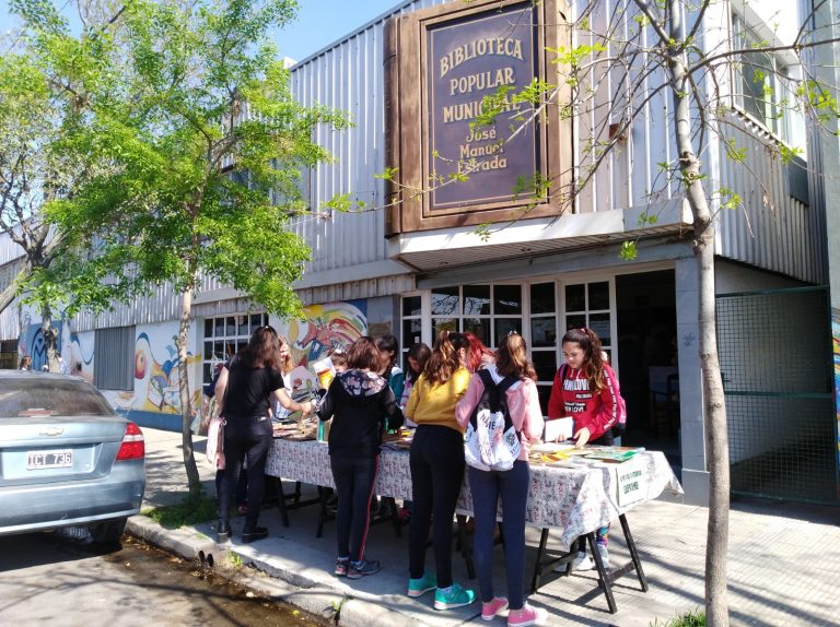 JUEVES 15: “Suelta de Libros” en la Biblioteca Estada