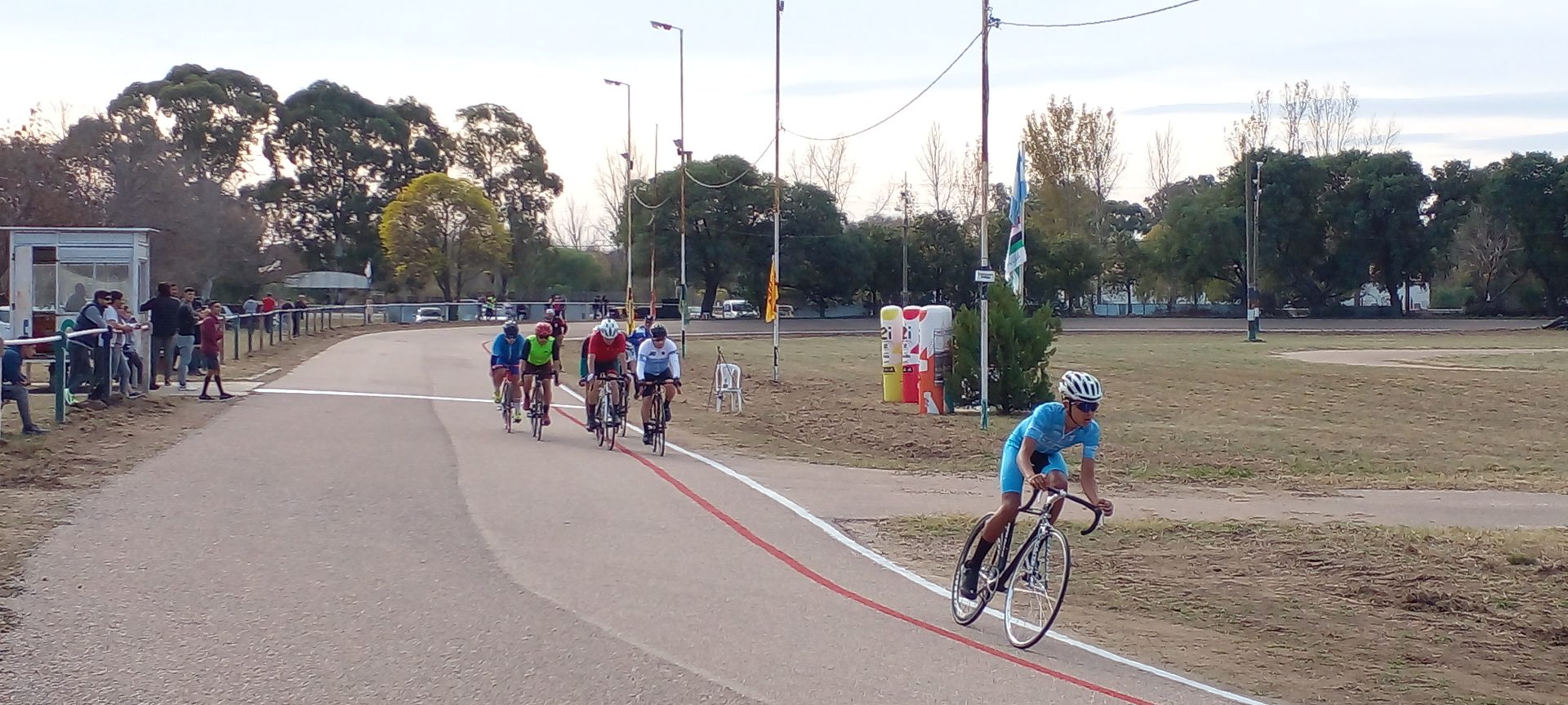 Y un día el ciclismo volvió a la pista piquense: Mirá los resultados de esta tarde