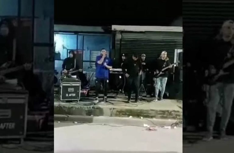 Video: le dispararon en la frente a un cantante de cumbia de Corrientes en pleno show
