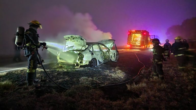 Un Audi quedó consumido por las llamas a 25 km de General pico