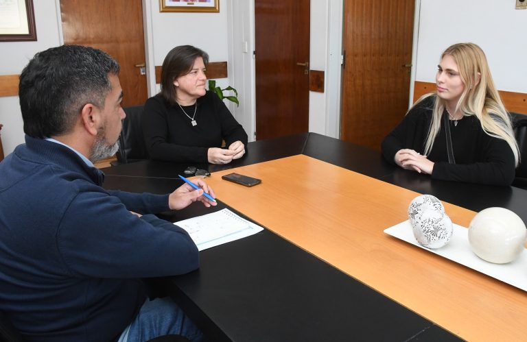Ministerio de la Producción impulsa la inclusión de género en apicultura: ‘Apis fémina’, una cooperativa piquense liderada por mujeres, alza vuelo
