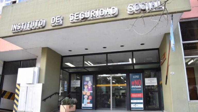 El instituto de seguridad social en La Pampa aseguró que “los aumentos jubilatorios solo se pueden calcular tras la liquidación del personal activo”