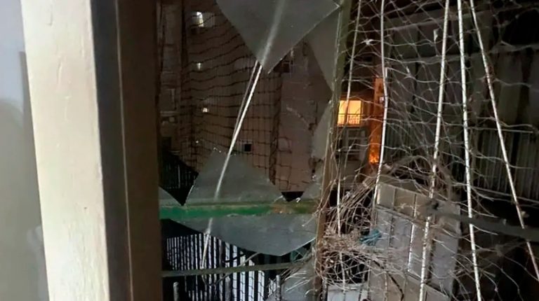 Mar del Plata: un ladrón quiso robar en un departamento y cayó al vacío por el pulmón del edificio, está grave