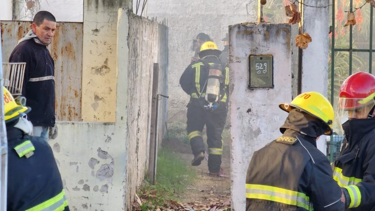 Bomberos voluntarios acudió a un incendio de vivienda en barrio Este