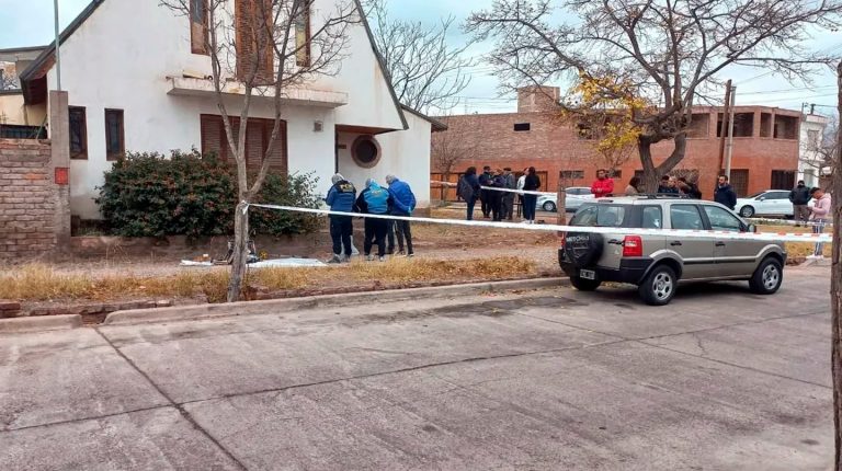 Mendoza: un hombre se defendió de un robo en su casa, le disparó en la cabeza al ladrón y llamó a la ambulancia