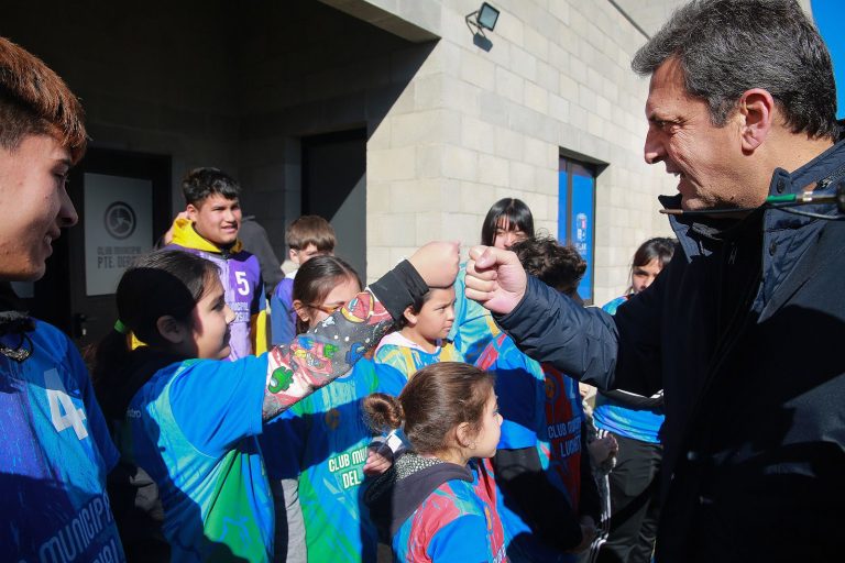 Sergio Massa: “Quiero invitarlos a construir esta Argentina en la que al que se esfuerza le vaya bien y para que el vivo pague cuando hace cosas fuera de la ley”