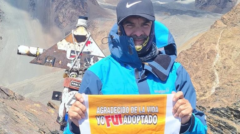 Su mamá mató a su papá y se quedó sin familia: ahora prepara una peligrosa travesía para promover la adopción