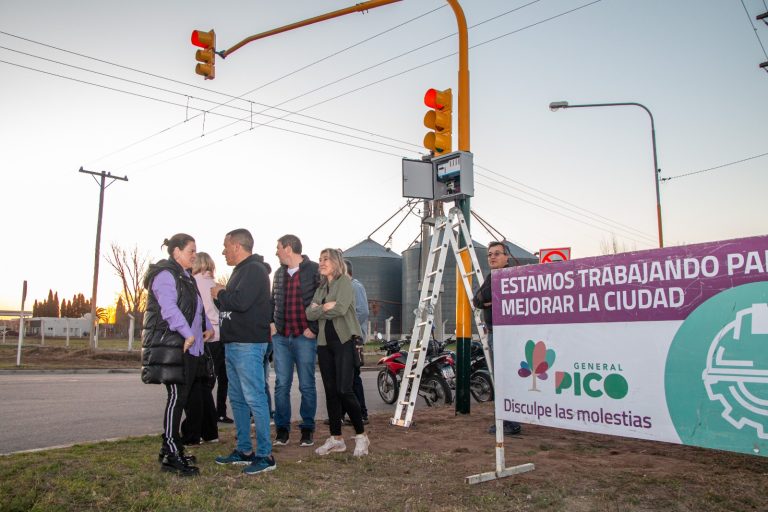 Instalaron un nuevo semáforo en la avenida Circunvalación y ya llegaron a 53 en toda la ciudad