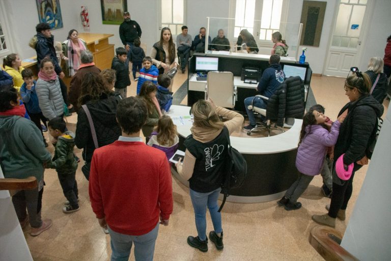 “Turistas por un día”, familias piquenses aprovecharon el programa “Conociendo Pico” y recorrieron el palacio Municipal
