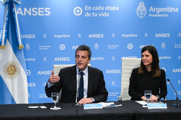 Anunciaron nuevos créditos de hasta 400 mil pesos para jubilados y pensionados con tasa anual del 29%