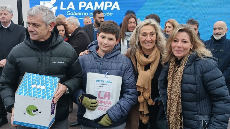 Galería de Fotos: mirá la entrega de 35 viviendas del IPAV en General Pico