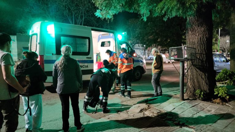 Joven motociclista hospitalizado tras colisionar con un auto en Avenida San Martín y calle 21