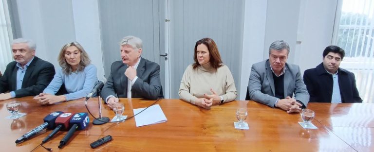 Gobierno Provincial y Municipalidad firman convenio para fortalecer infraestructuras de agua potable y apoyo al “Hogar de Ancianos Don Bosco”