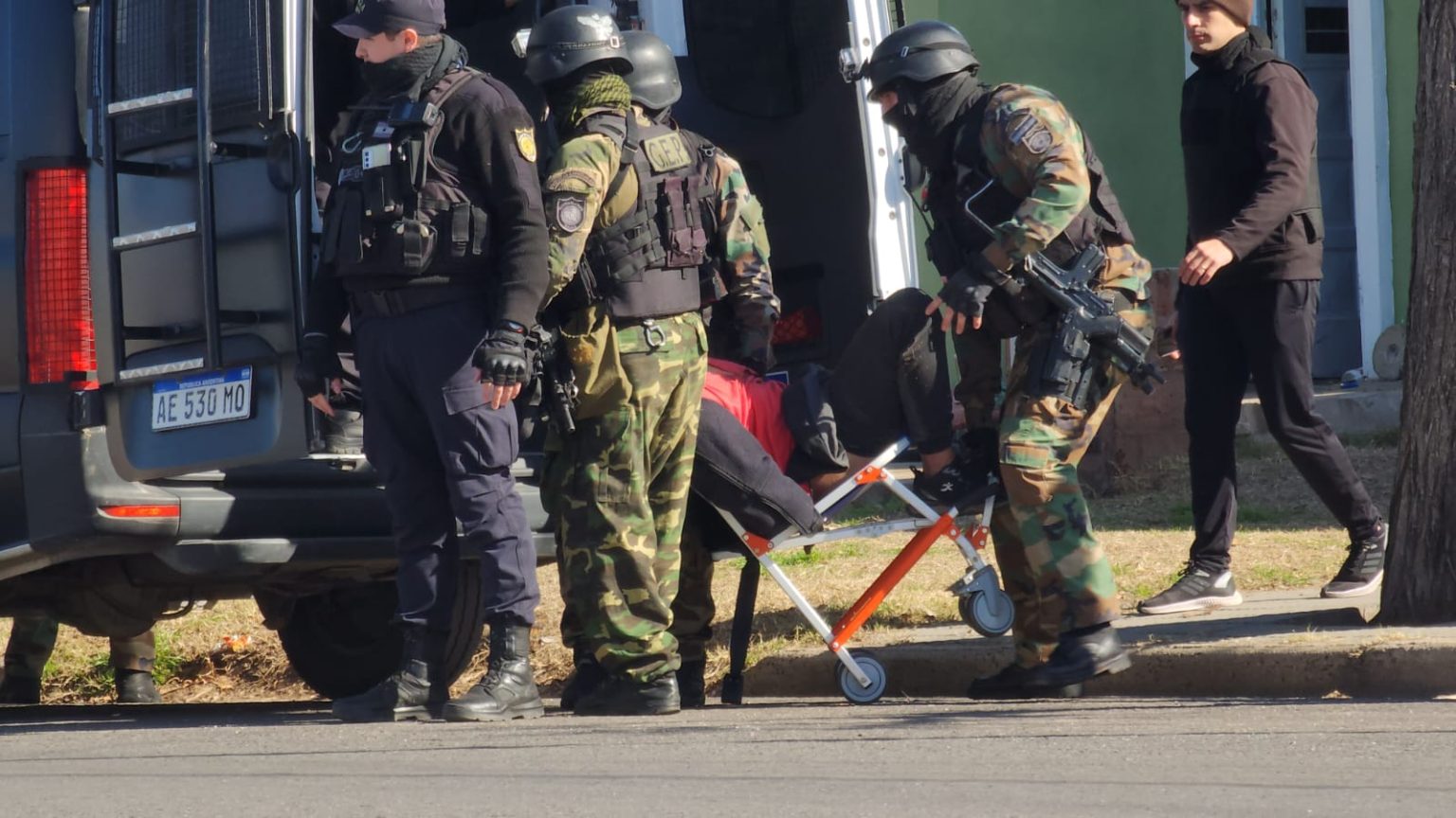 Un hombre habría atacado con un arma blanca a su madre en el barrio ...