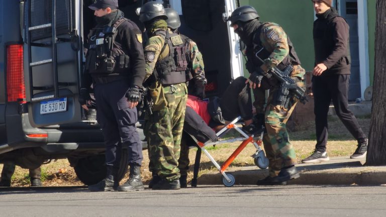 Un hombre habría atacado con un arma blanca a su madre en el barrio Este y fue detenido
