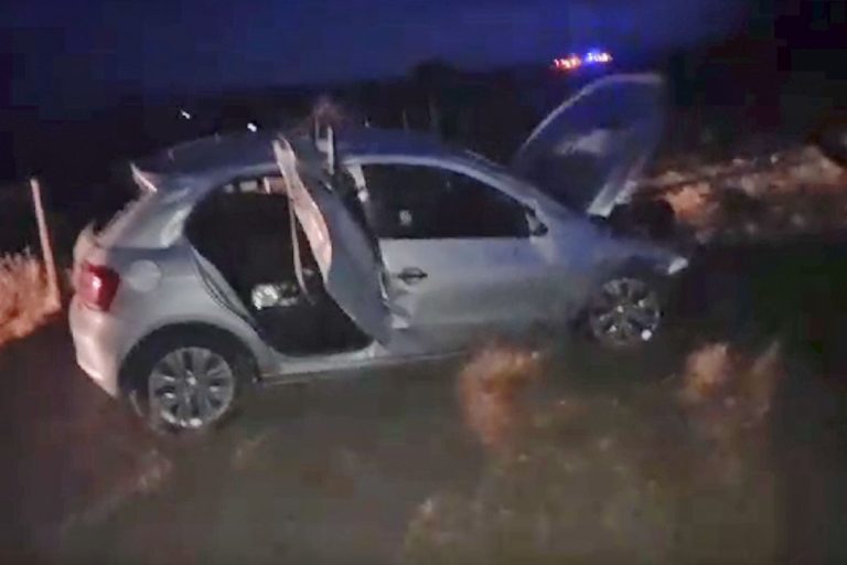 Auto volcó en Ruta 152 cerca de General Acha: conductor hospitalizado