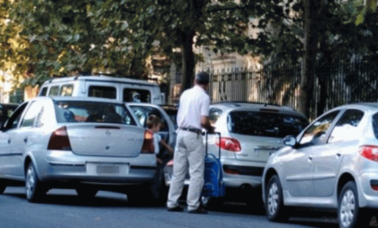 Podcast de seguridad vial: si estacionamos en doble fila para que un pasajero baje, ¿estamos en infracción?