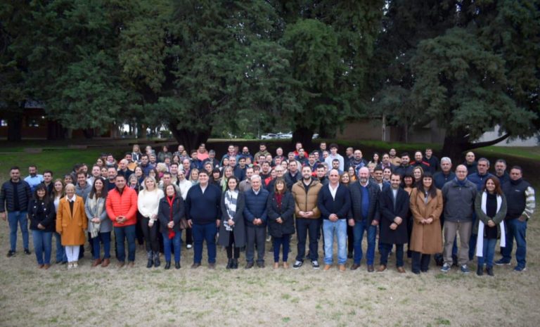 Más de 150 dirigentes de Juntos por el cambio y de diferentes localidades acompañan la lista de Torroba – Vignes