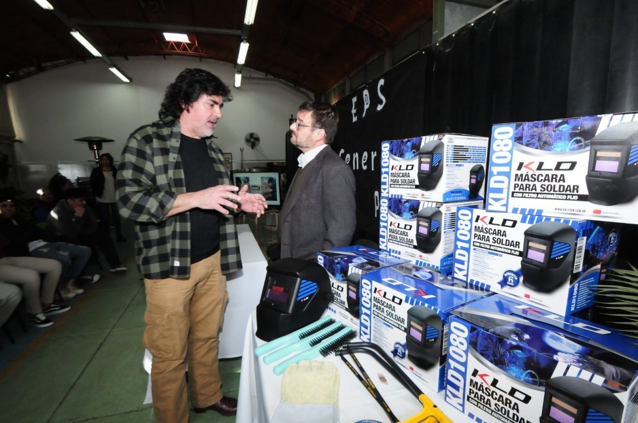 Estudiantes del Politécnico “Juan Ferrero” recibieron equipamiento para su formación profesional secundaria