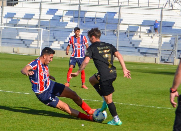 Terminó sufriendo, pero el empate no es mal premio para Ferro en su paso por San Juan