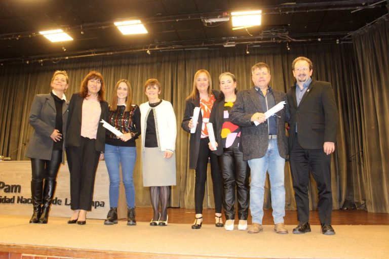 Recibieron sus diplomas los primeros egresados de la Maestría en Enseñanza en Escenarios Digitales