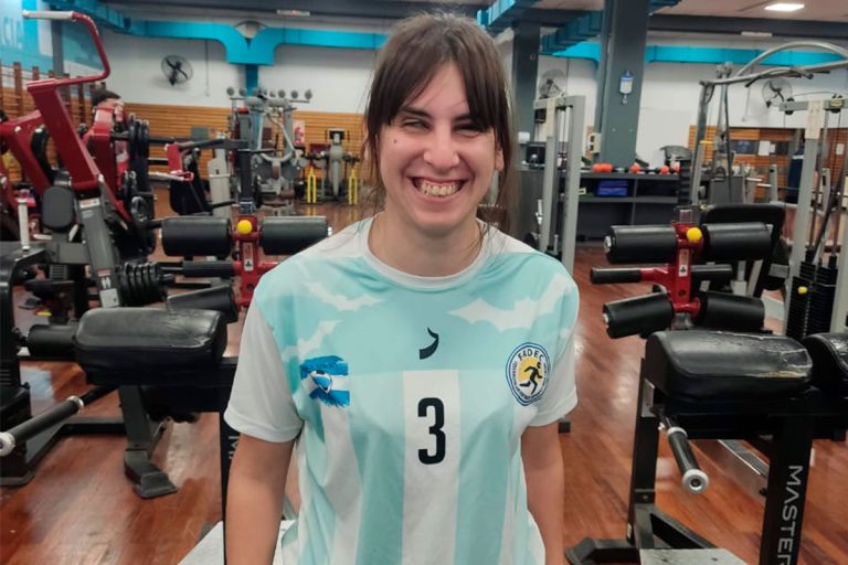 Guillermina Corrales, la deportista piquense convocada al mundial de fútbol para ciegas, busca un lugar para entrenar y poder llegar en un estado óptimo para la competencia