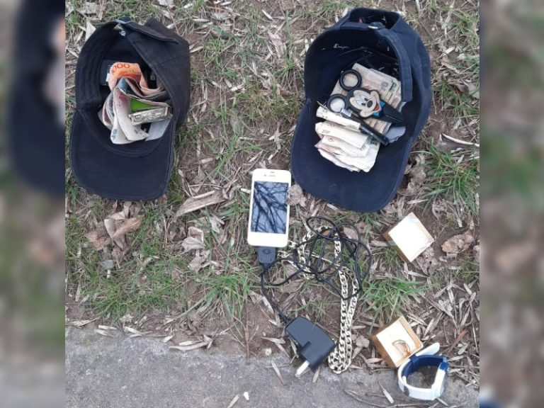 Dos sospechosos demorados por robo en domicilio: se habían llevado, dinero, joyas y un iPhone entre otras cosas
