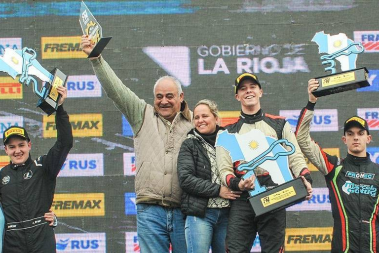 Nicolás Suárez sigue marcando el ritmo en la Fórmula Nacional: no se bajó del podio en La Rioja y lidera el torneo