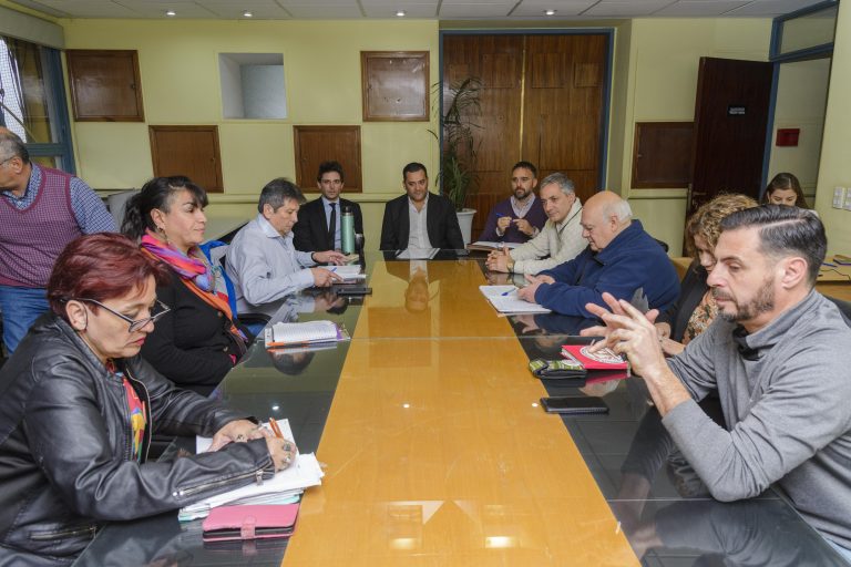 Paritarias: el Gobierno ofrece cláusula gatillo mensual hasta noviembre