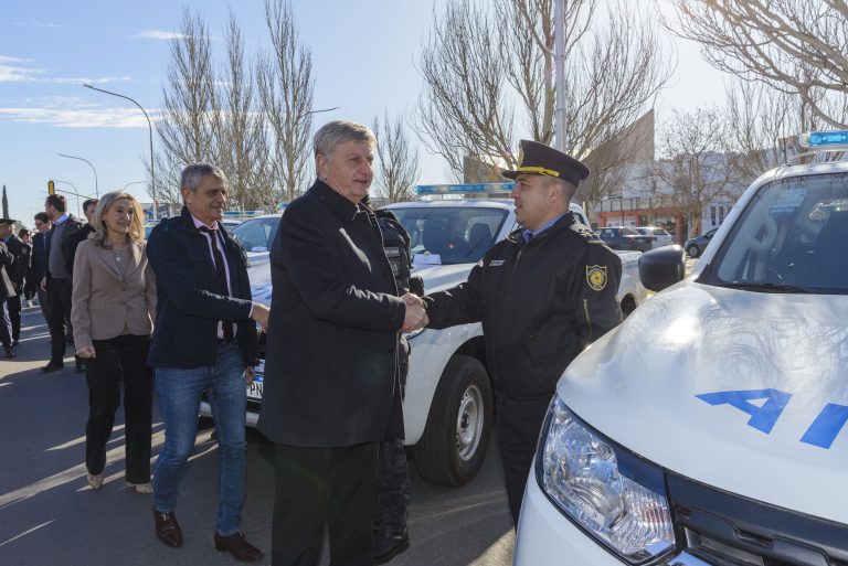 Entregaron 37 camionetas a la Policía de La Pampa con una inversión de más de 550 millones de pesos
