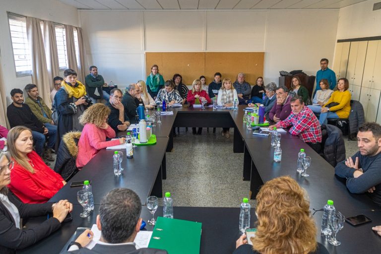UTELPa aceptó la oferta del Gobierno pampeano: acordaron cláusula gatillo mensual y 35% en las asignaciones familiares