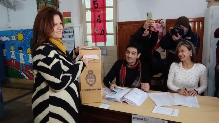 La Intendenta, Fernanda Alonso, llamó a la participación ciudadana y remarcó que “la verdadera encuesta la vamos a tener después de las 18 horas”