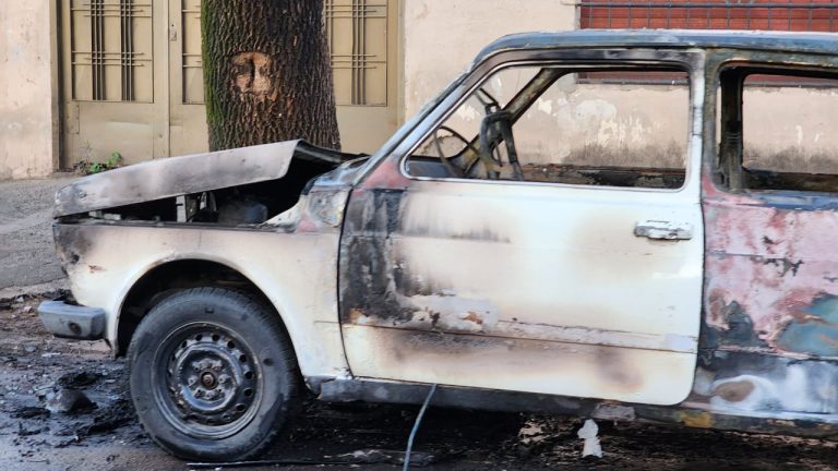 General Pico: el fuego destruyó un auto en la madrugada de este domingo