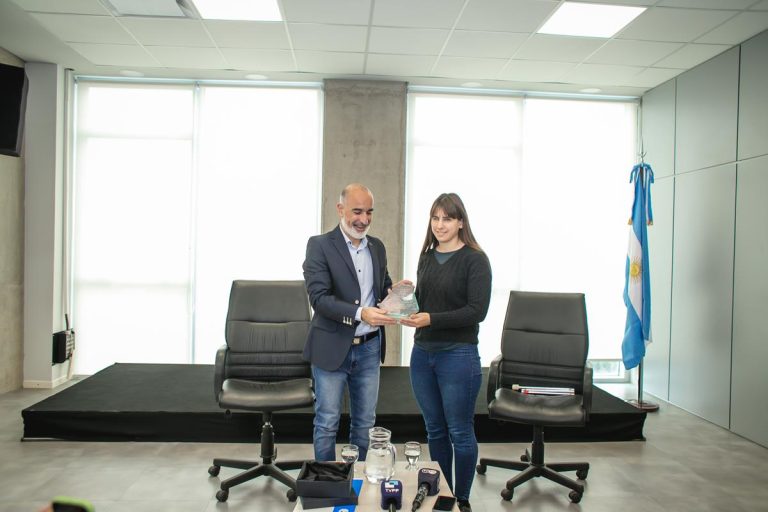 Guillermina Corrales fue reconocida por el Concejo antes de viajar al Primer Mundial de Fútbol Femenino con “Las Murciélagas”