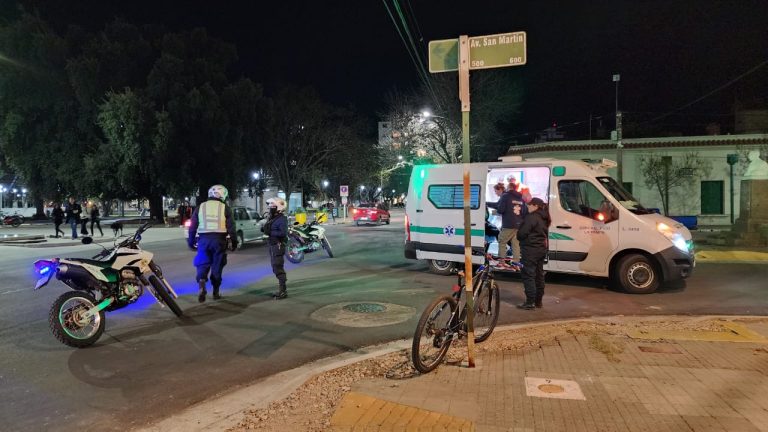 Ciclista terminó lesionado tras sufrir con accidente con una camioneta